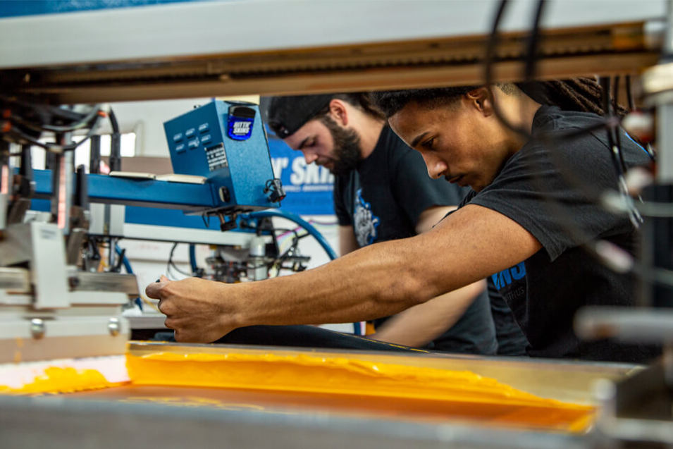 Hittn' Skins team working on screen press